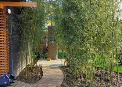 Bambuszliget között bújik meg egy kerti zuhany!